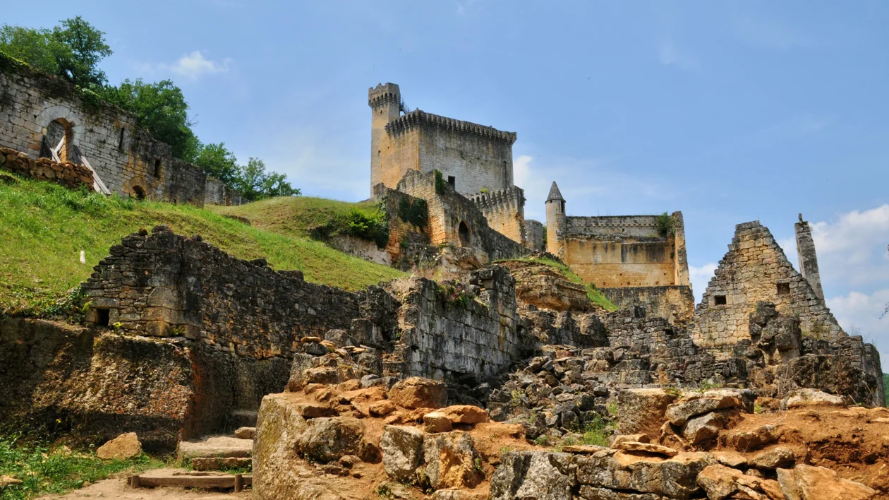 Ruins of Château de Commarque is located on a hill between Sarlat and Les Eyzies.
