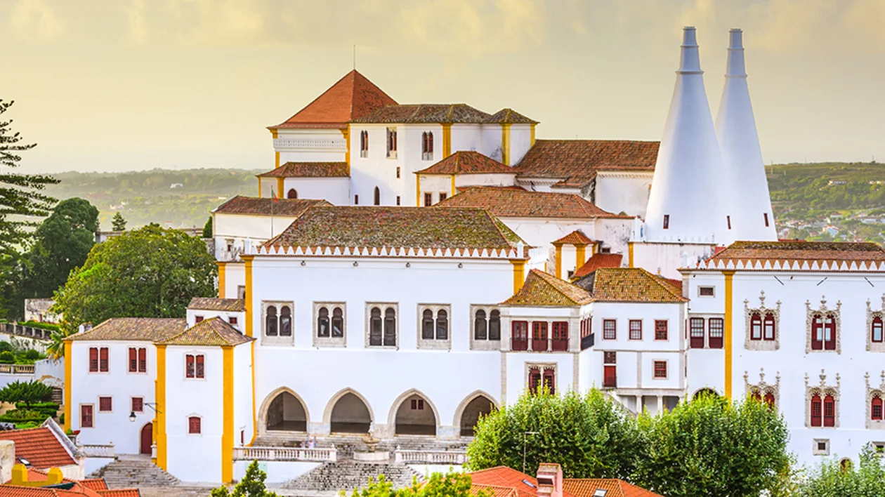 shutterstock_250528273_PalacioVilaSintra_LX_UN_Sean Pavone _1000x525