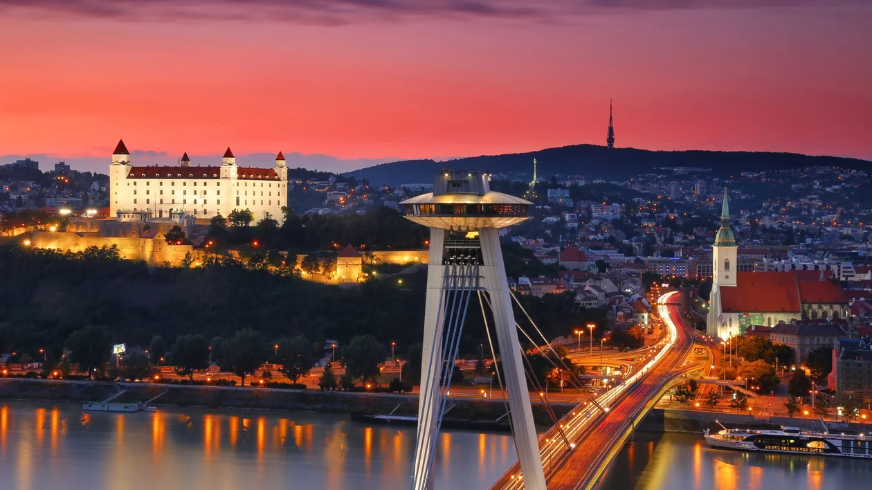 Start your magical adventure in the capital city of Bratislava – from 24 November to 22 December 2022, due to the traditional Christmas markets, its picturesque cobblestone streets are transformed into one big Christmas village, ©M. Kováč.