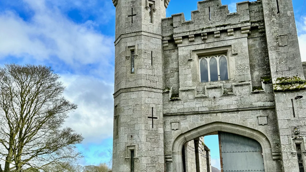 Experience the beauty and history of Ducketts Grove.