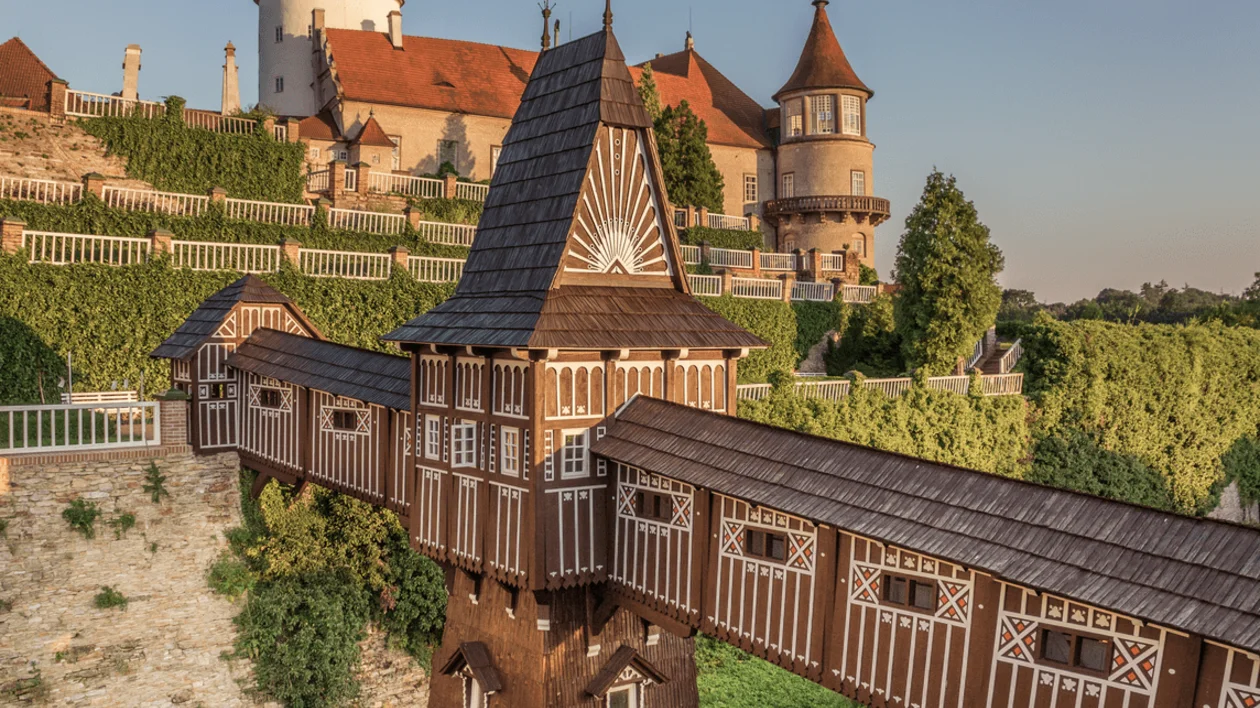 Nové Město nad Metují chateau Art Nouveau bridge by Jurkovič, Czech Republic