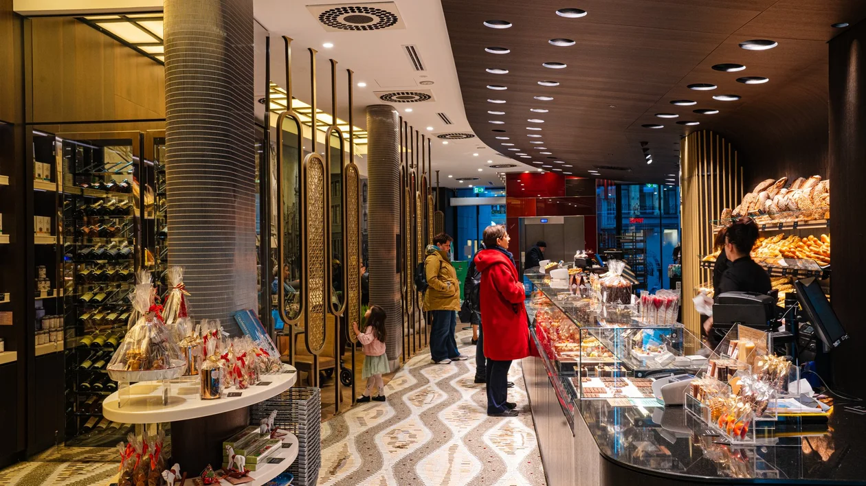 Cakes and pastries and sweet temptations at Oberweis patisserie, Luxembourg City. © Vanessa Migone / Visit Luxembourg