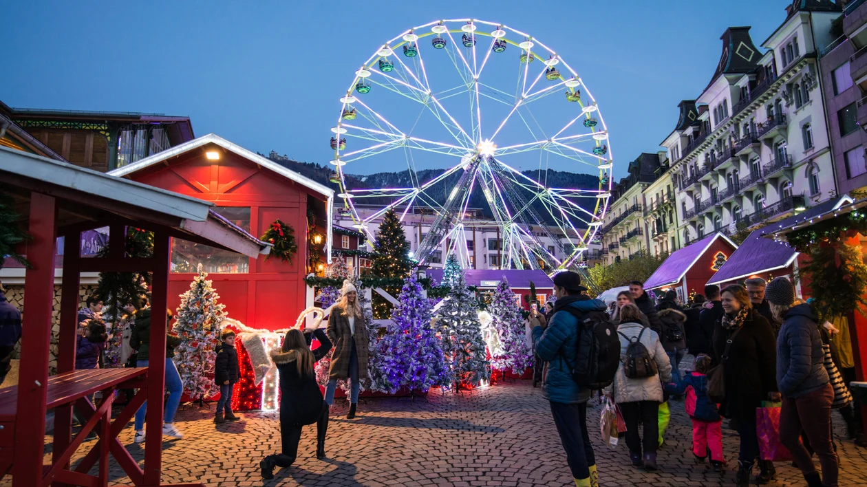 Montreux Christmas Market - The Montreux Christmas market alongside the Ferris wheel and stalls. ©Maude Rion