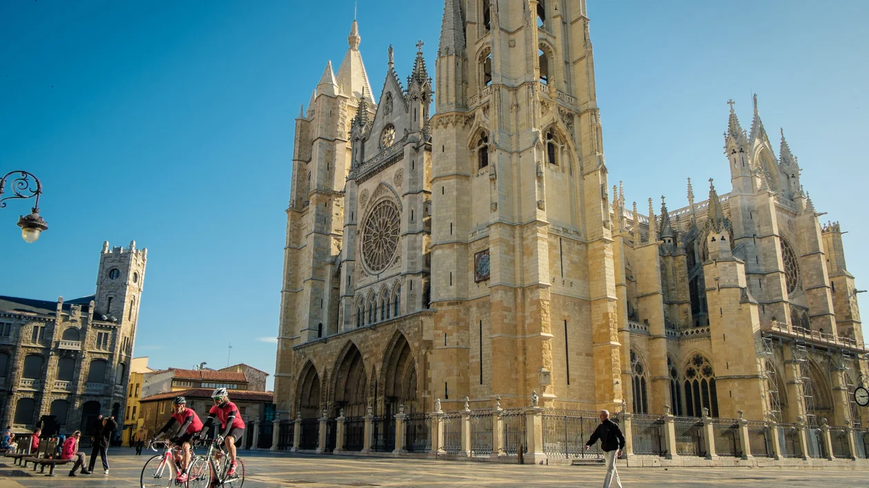 León is a delightful city to explore on foot, and we recommend visiting the Cathedral, the Basilica of San Isidoro, and Casa Botines, an Art Nouveau building by Gaudí