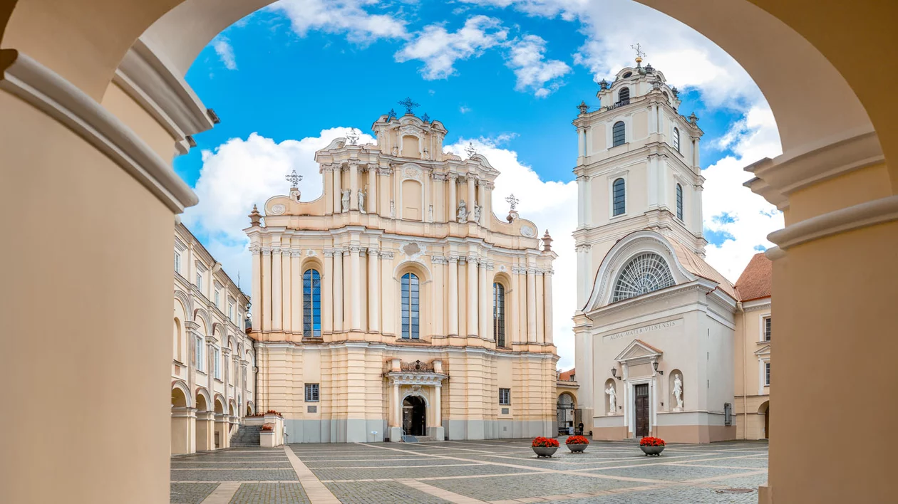 University Yard Mantas in Vilnius with a blue sky.