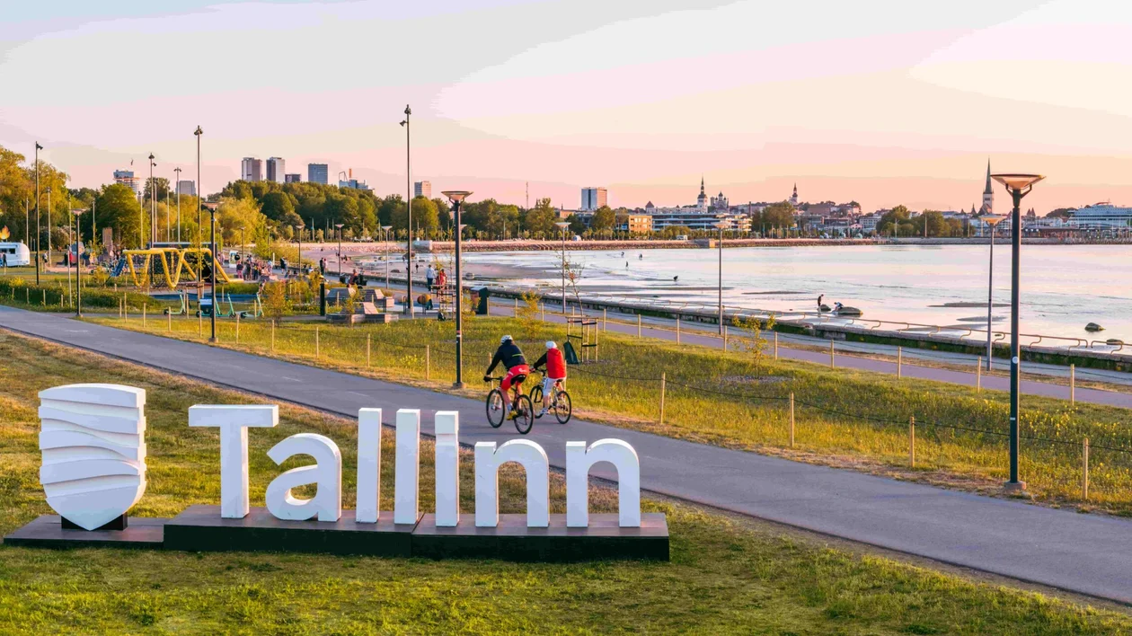 Reidi Tee in Tallinn and sunny sunset.