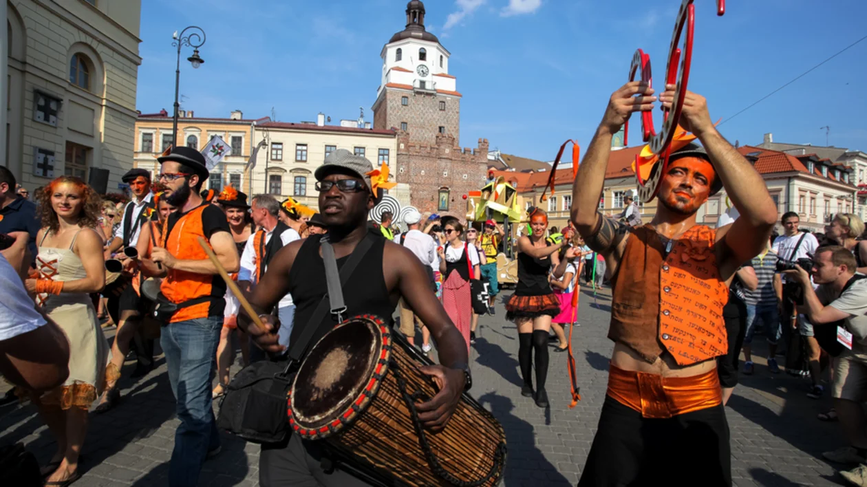 A Carnavalparade with drummers and dancers in a sunny square in Lublin.