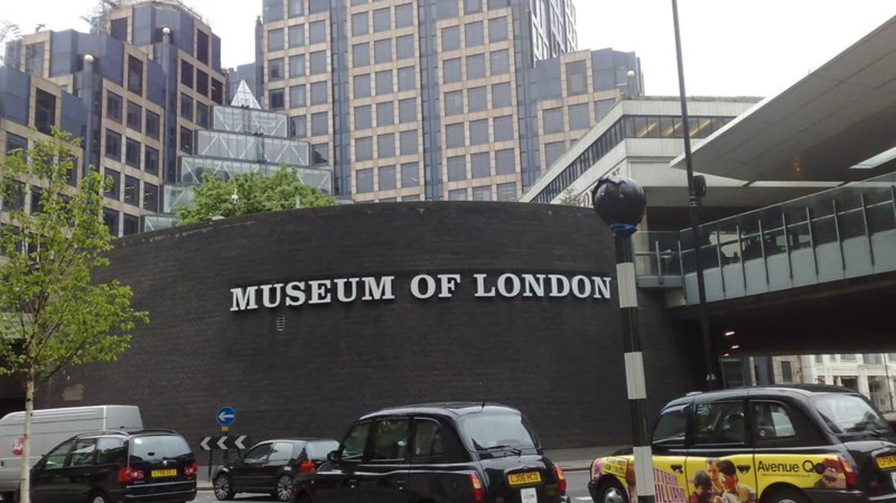 Learn how Rome Influenced the city of London Museum of London. 