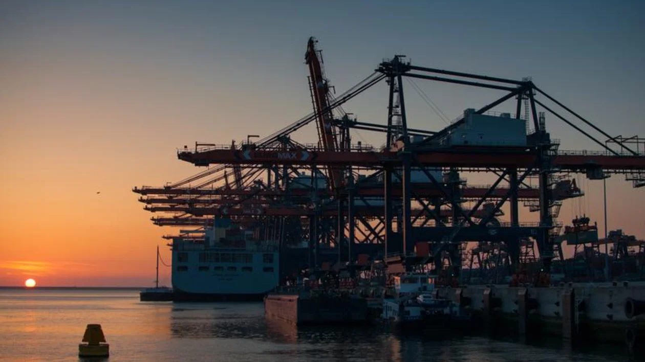  Port of Maasvlakte 2 Maasvlakte 2 will add even more beauty to the port city of Rotterdam. 