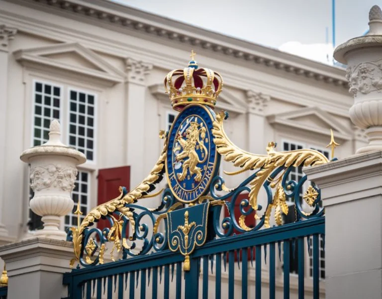 COVER - royalden haag_818x512