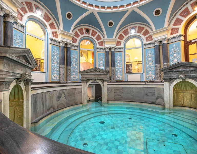 Cover Image THERMAL BATH IN WOJCIECH POOL. Copyright Kurort Lądek-Zdrój