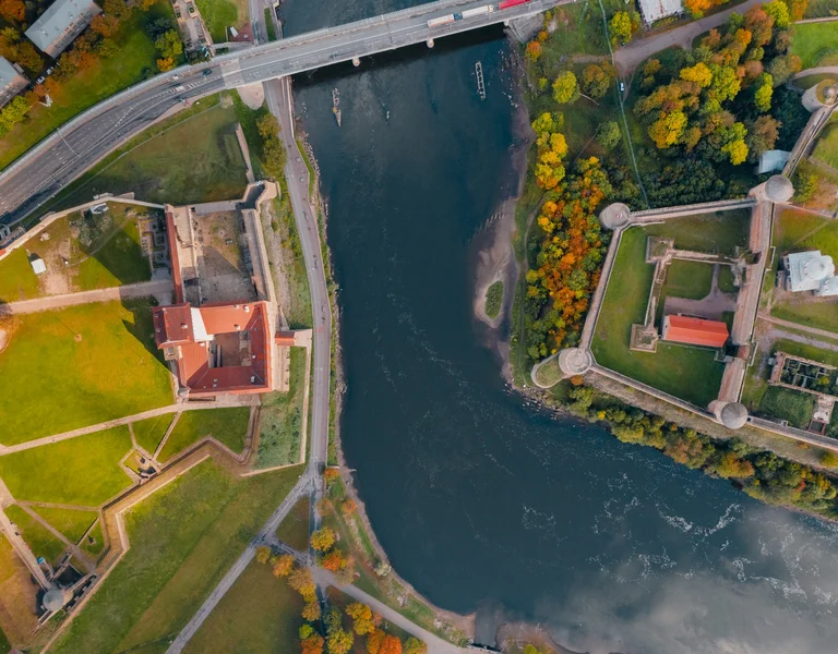 A river seen from above with a bridge connecting the two banks of land