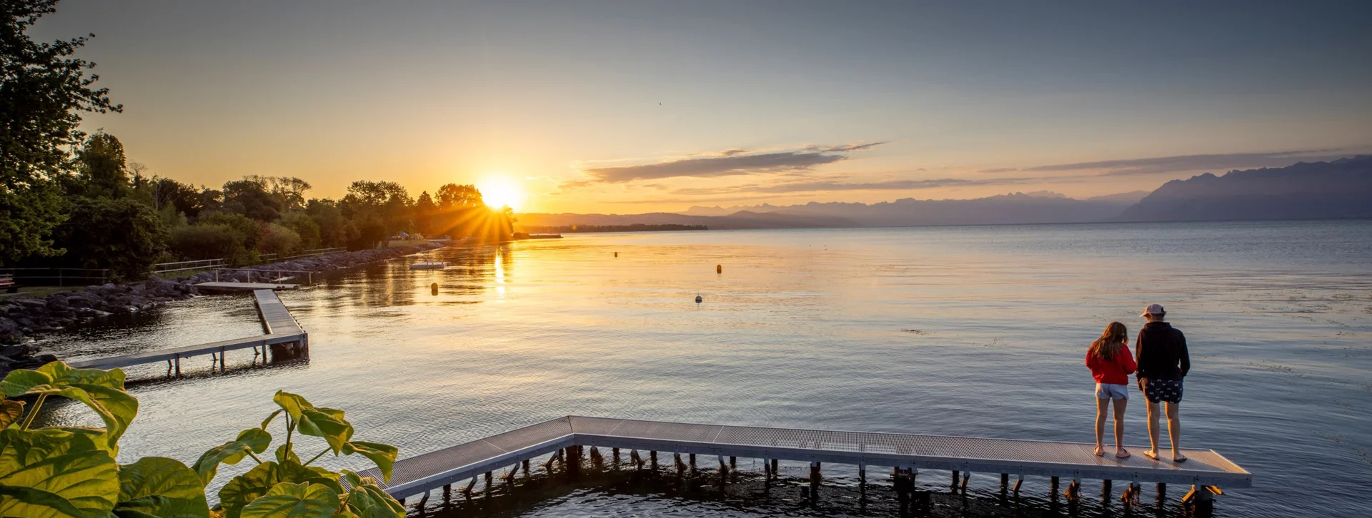 Watch the sunset at TCS Camping Morges.