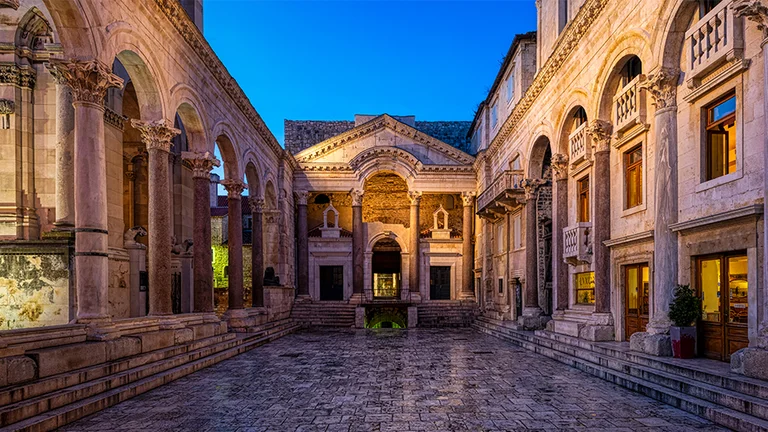 HTZ_2022_ETC_Visit-Europe_Peristil_1000x525