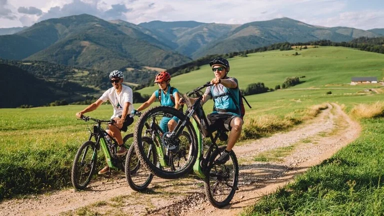 Peter Sagan's motherland boasts over 16,000 kilometers of clearly signposted biking trails, offering options for cyclists of all kinds. Delight in its splendor while pedaling through the country's landscapes. © Banskobystrický kraj Turizmus ǀ www.zahoramizadolami.sk