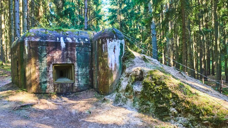Grasp the reality of a historical bunker on the border near Slavonice .