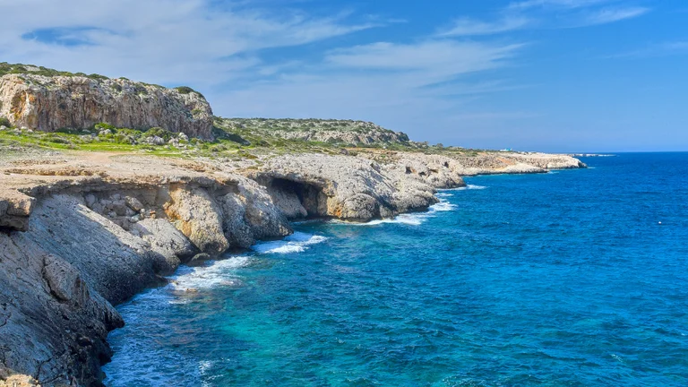 Mesmerize your eyes with sparkling blue sea near Cedar Valley.