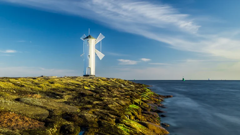 How will you frame your shot of Stawa Mlyny lighthouse in Swinoujscie?