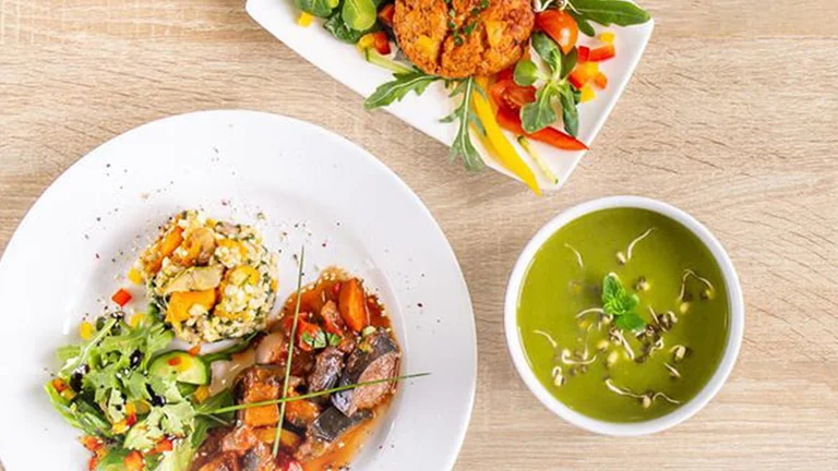 Try combinations of cuisines from all over the world in a vegetarian version at VegLife.