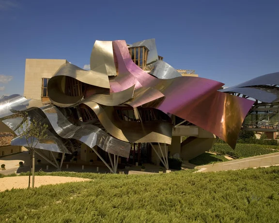 Hotel Marqués de Riscal hecho por el arquitecto Frank Gehry, España