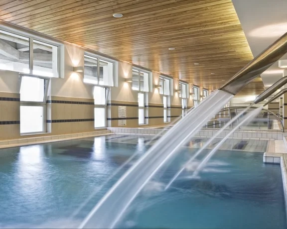 Wake up your body with invigorating showers at Felix Baths