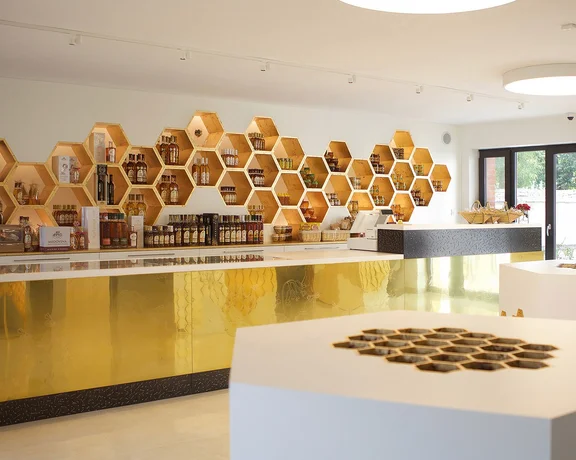 Have you ever heard of a drink called mead? According to ancient legends, it was consumed by the gods for its properties of beauty, youth and immortality. Dive into Medolandia in Dolná Krupá and discover the range of natural bee products on offer!