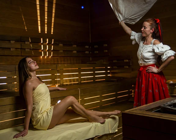 Recharge your batteries at Bešeňová Water Park, where experienced sauna masters create a unique atmosphere during sauna rituals