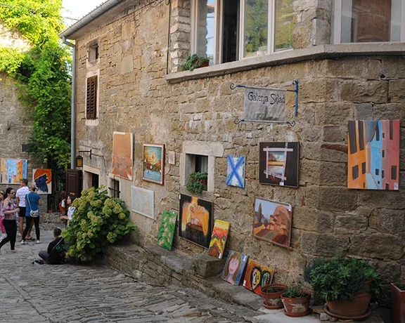 See all kinds of creativity realized in Grožnjan, the town of artist